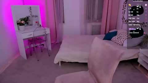 Snapshot of lunaali chatting on 10-19-25, 03:56 Li online show from 10-19-25, 03:56