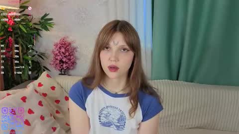 Snapshot of lunabate chatting on 10-29-25, 05:10 Luna online show from 10-29-25, 05:10