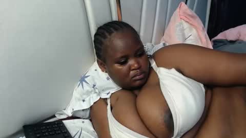 lunabloom01 online show from 10-09-25, 03:43