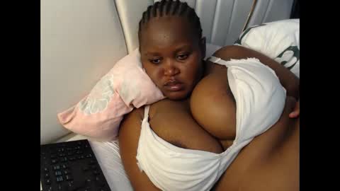 lunabloom01 online show from 01-31-26, 09:13