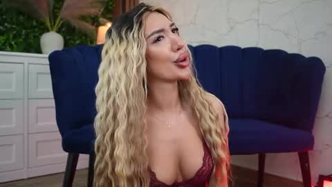 Snapshot of lunacharm_ chatting on 04-14-26, 04:40 Luna online show from 04-14-26, 04:40