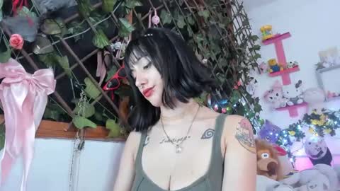 Snapshot of lunacristal_moon chatting on 12-12-24, 09:40 lunacristal_moon online show from 12-12-24, 09:40