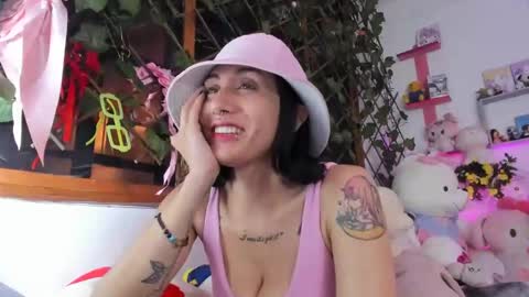 Snapshot of lunacristal_moon chatting on 02-20-25, 01:19 lunacristal_moon online show from 02-20-25, 01:19
