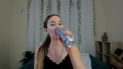 lunacurly_ online show from 12-20-25, 11:28