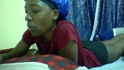 Snapshot of lunah_kitty chatting on 05-16-26, 12:15 lunah_kitty online show from 05-16-26, 12:15