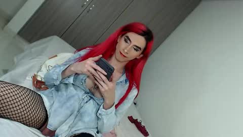 Snapshot of lunahot05xxx chatting on 01-21-25, 02:33 LUNA online show from 01-21-25, 02:33