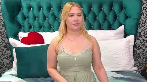 LunaHouston online show from 11-28-25, 04:20