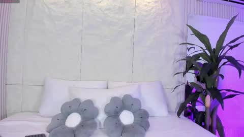 Luna  online show from 03-23-26, 12:09