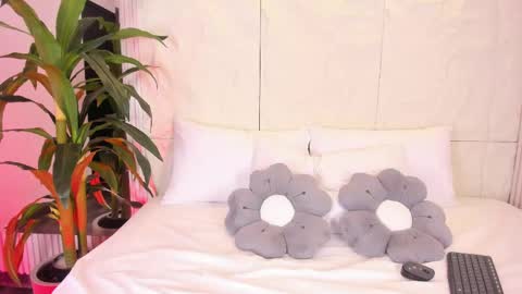 Luna  online show from 04-22-26, 04:26