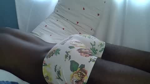 lunalove22_ online show from 10-31-25, 04:35