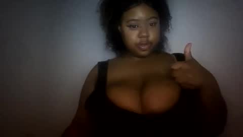 lunamoth00 online show from 02-07-26, 12:36