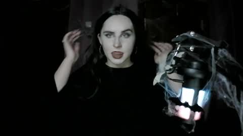 lunamystique_ online show from 10-27-25, 08:24