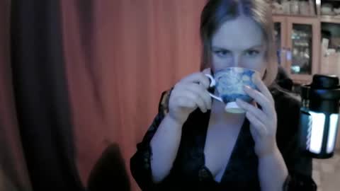 lunamystique_ online show from 06-25-26, 07:29
