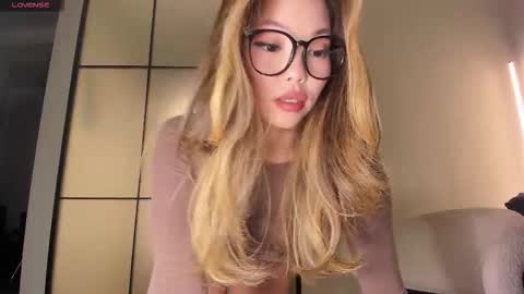 Aisha online show from 10-26-25, 10:21