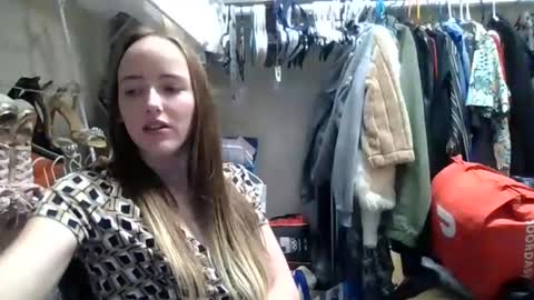 lunapixie2020 online show from 10-28-25, 06:54