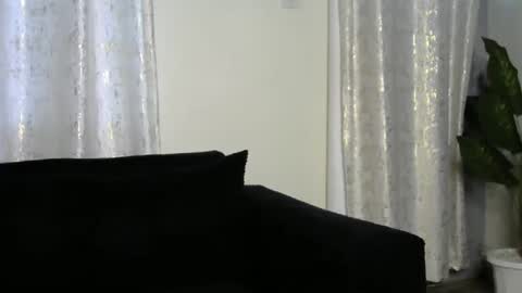 Snapshot of lunar_chocolate000 chatting on 06-01-26, 12:40 Smiley online show from 06-01-26, 12:40