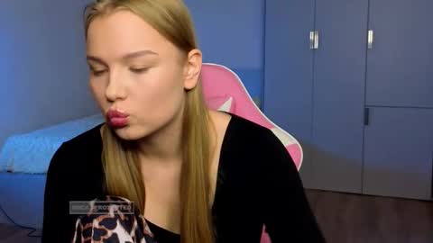 Snapshot of lunar_flare chatting on 11-07-25, 12:05 Luna online show from 11-07-25, 12:05