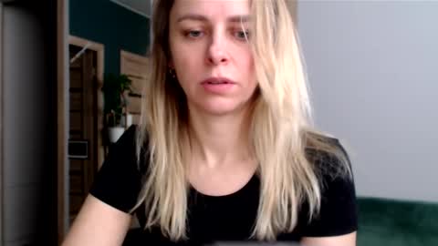 Luna online show from 03-04-26, 01:39