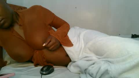 Snapshot of lunargoddess45 chatting on 11-25-25, 02:00 lunargoddess45 online show from 11-25-25, 02:00