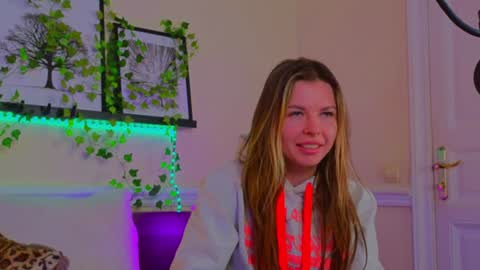 Luna Rishi online show from 01-17-25, 01:03