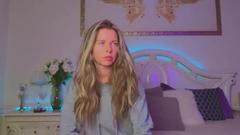 Luna Rishi online show from 09-26-25, 11:47