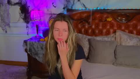 Luna Rishi online show from 10-27-25, 06:17