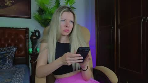 Luna Rishi online show from 05-25-26, 05:57
