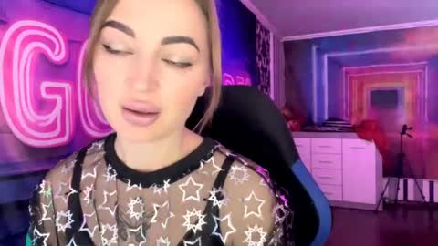 Snapshot of lunasky1111 chatting on 04-12-26, 10:09 Meryem online show from 04-12-26, 10:09