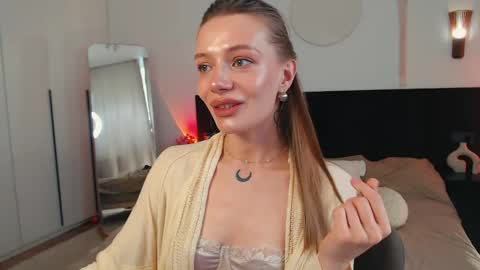 Snapshot of lunaticabae chatting on 05-22-26, 03:57 LunaticaBae online show from 05-22-26, 03:57
