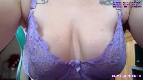 Snapshot of lunaticminx chatting on 01-09-26, 12:30 Luna powered by bitch dust online show from 01-09-26, 12:30