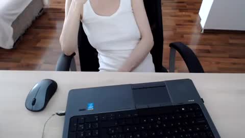 lunavibe_ online show from 07-24-26, 11:41
