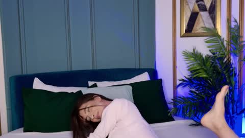 Luna online show from 12-17-25, 04:51