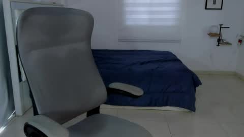 Snapshot of lunay_xtreemboy chatting on 05-07-26, 03:06 Lunay online show from 05-07-26, 03:06