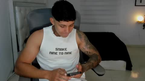 Snapshot of lunay_xtreemboy chatting on 05-12-26, 01:14 Lunay online show from 05-12-26, 01:14