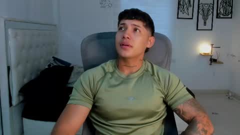 Snapshot of lunay_xtreemboy chatting on 06-20-26, 01:03 Lunay online show from 06-20-26, 01:03