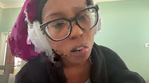 lunchboxgirl online show from 10-07-25, 02:47