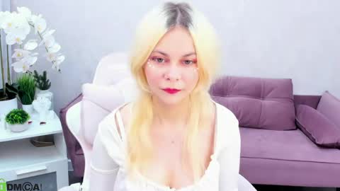 Snapshot of lune_fallenstar chatting on 06-09-26, 02:23 Lune FallenStar online show from 06-09-26, 02:23