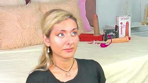 lunitadiva online show from 11-25-25, 01:22