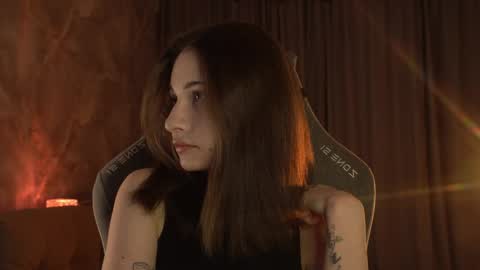 Snapshot of luntiki chatting on 04-21-26, 08:34 Amelia online show from 04-21-26, 08:34