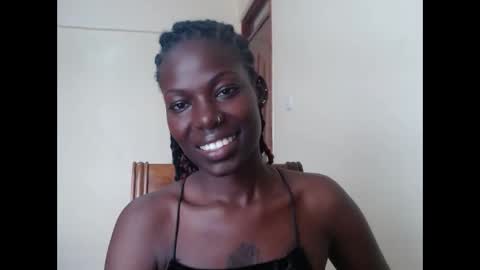 Snapshot of luo_queen chatting on 05-16-26, 08:00 luo_queen online show from 05-16-26, 08:00