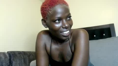Snapshot of luo_queen chatting on 06-12-26, 02:38 luo_queen online show from 06-12-26, 02:38