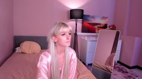 Snapshot of lura_lust chatting on 07-24-26, 12:14 Lura-Lust online show from 07-24-26, 12:14