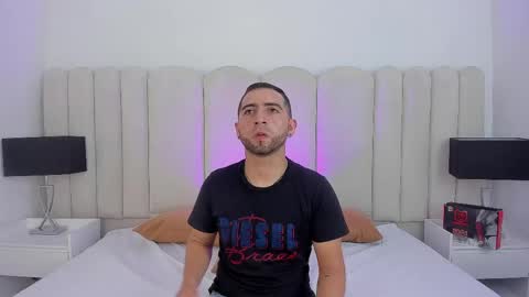 Snapshot of lushian_luna chatting on 05-13-26, 04:15 Lushian And Luna online show from 05-13-26, 04:15