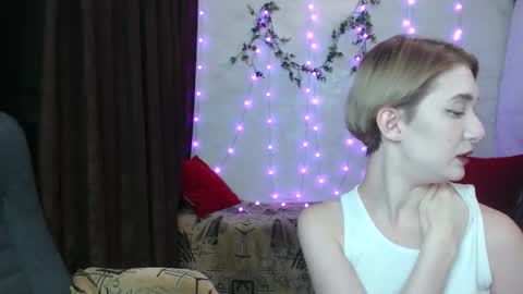 Snapshot of lust444money chatting on 11-19-25, 10:21 lust444money online show from 11-19-25, 10:21