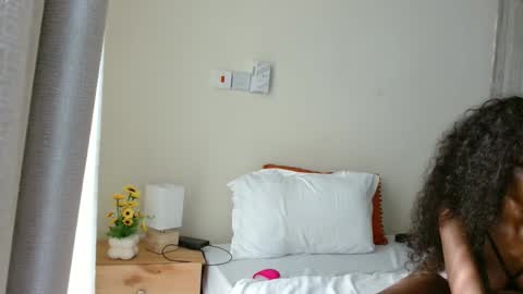 Karly    follow for next broadcast updates kisses online show from 11-16-25, 04:18