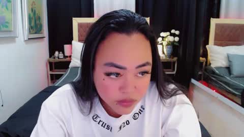 Snapshot of lustfuloffendertrina chatting on 01-09-25, 11:36 Trina online show from 01-09-25, 11:36