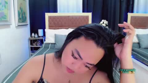 Snapshot of lustfuloffendertrina chatting on 01-15-25, 06:01 Trina online show from 01-15-25, 06:01