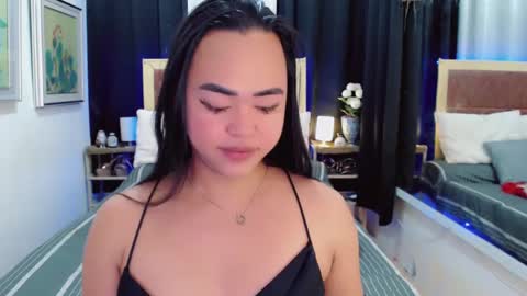 Snapshot of lustfuloffendertrina chatting on 02-14-25, 11:10 Trina online show from 02-14-25, 11:10