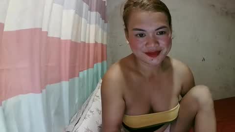 Flora Mae online show from 10-04-25, 03:04