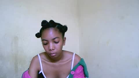 Snapshot of lutchia chatting on 09-11-25, 11:27 lutchia online show from 09-11-25, 11:27